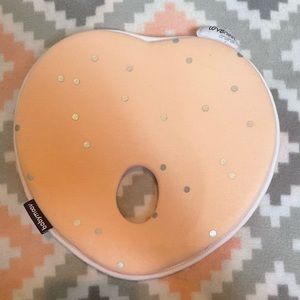 Baby girl headrest. Prevents “flathead”